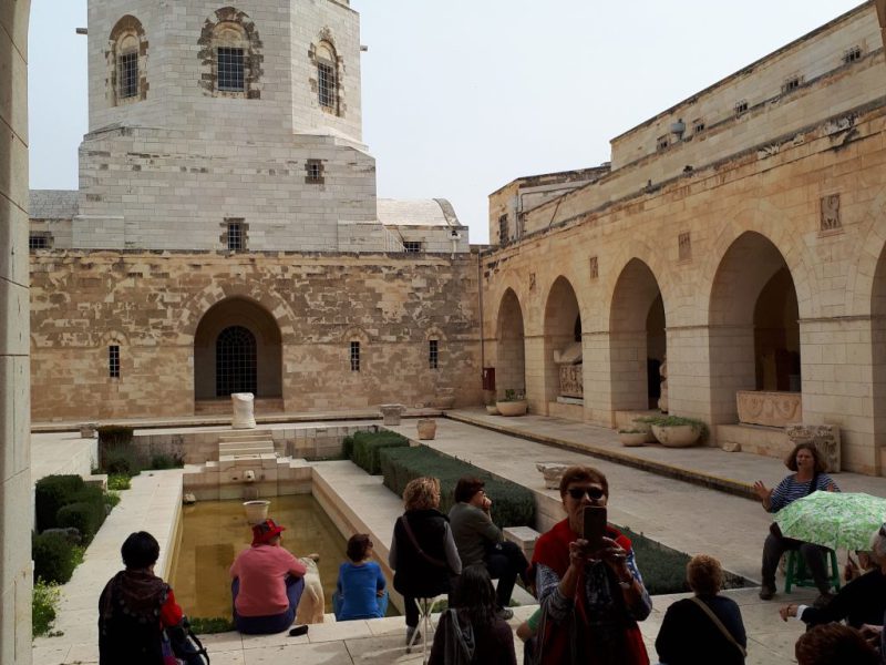 כחול י-ם בעקבות הארמנים בירושלים מדריכה אורלי בן משה